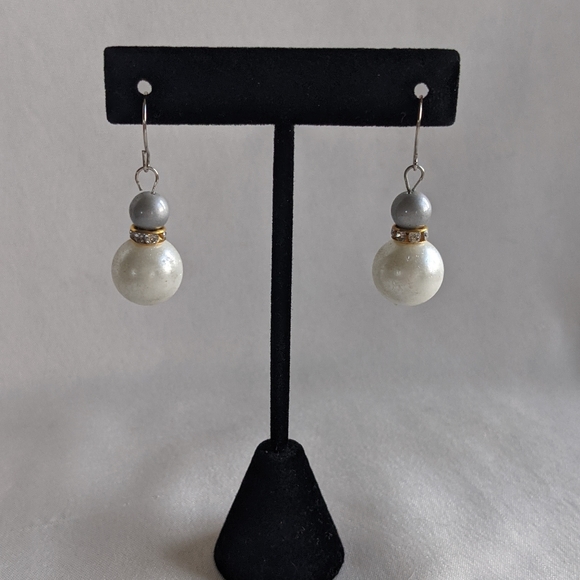 Earrings at 70% off! - Picture 5 of 10